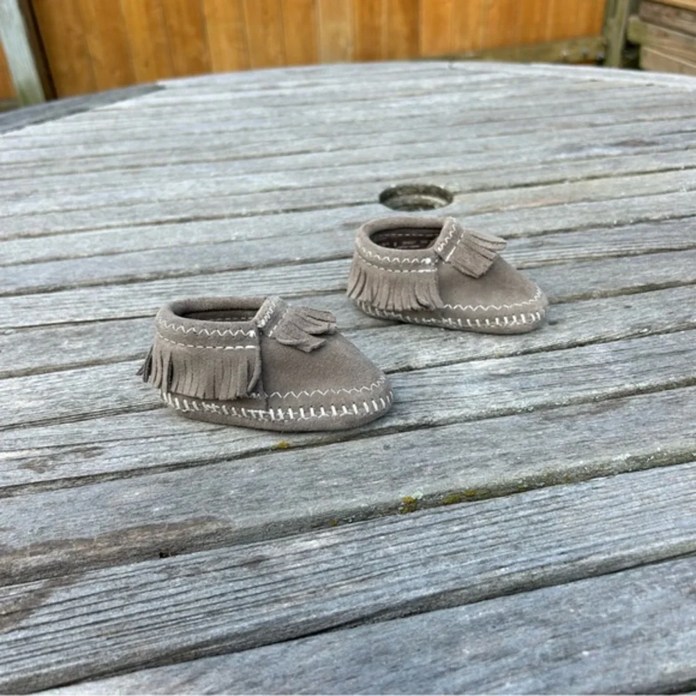 Infant Suede Minnetonka Riley Bootie - size‎ 2